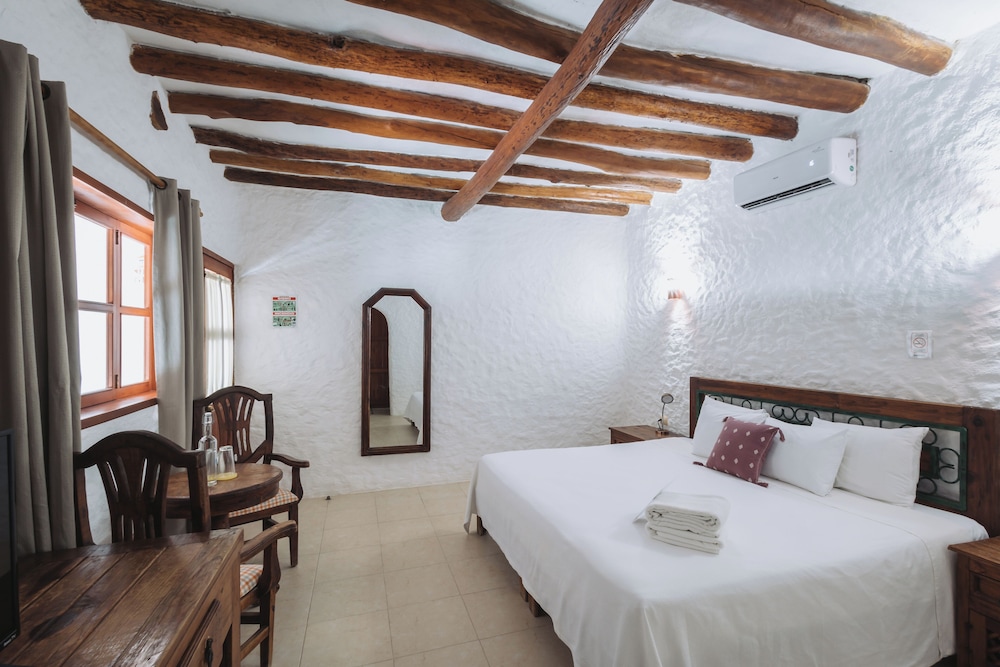 Superior Room, 1 King Bed, Garden View