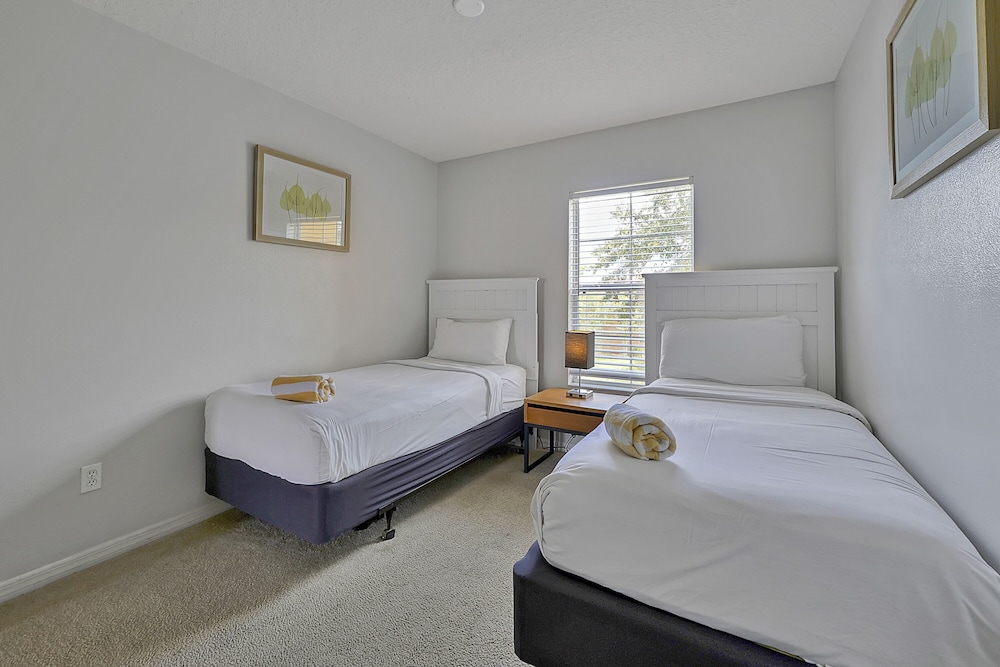 Deluxe Townhome, 3 Bedrooms, Private Pool photo 2