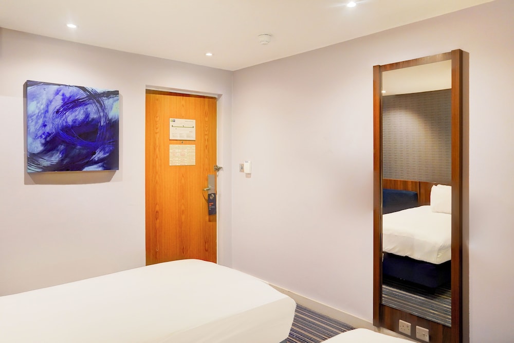 Standard Twin Room - Photo 2