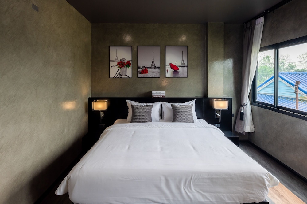 Standard King Room - Photo 7