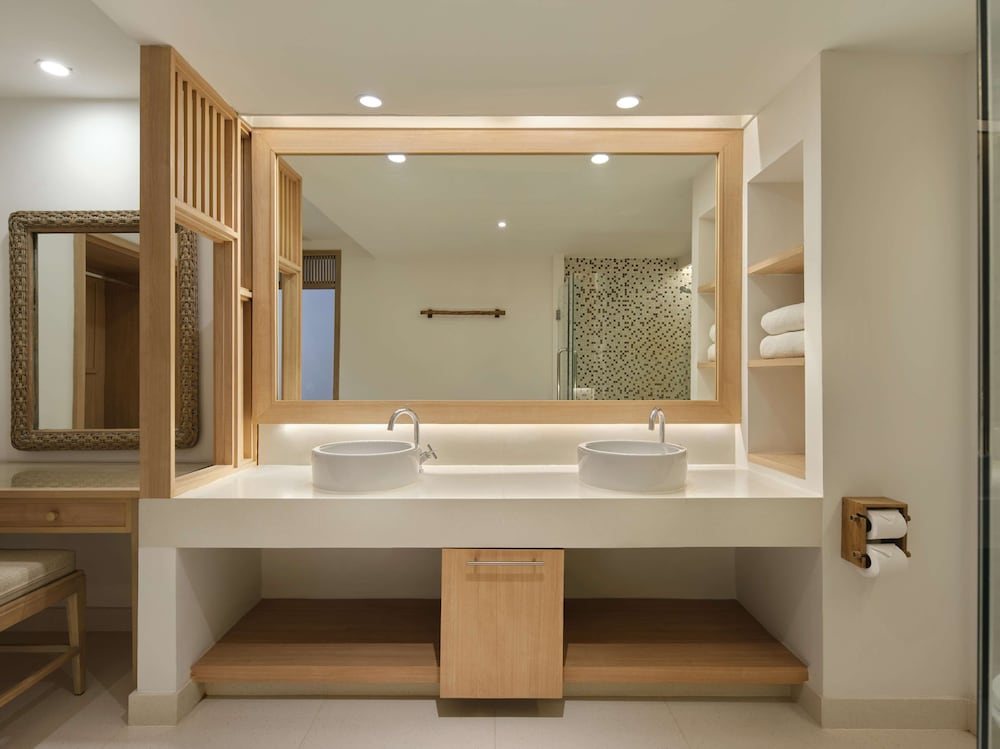 Seaview Hillside Suite thumbnail 5