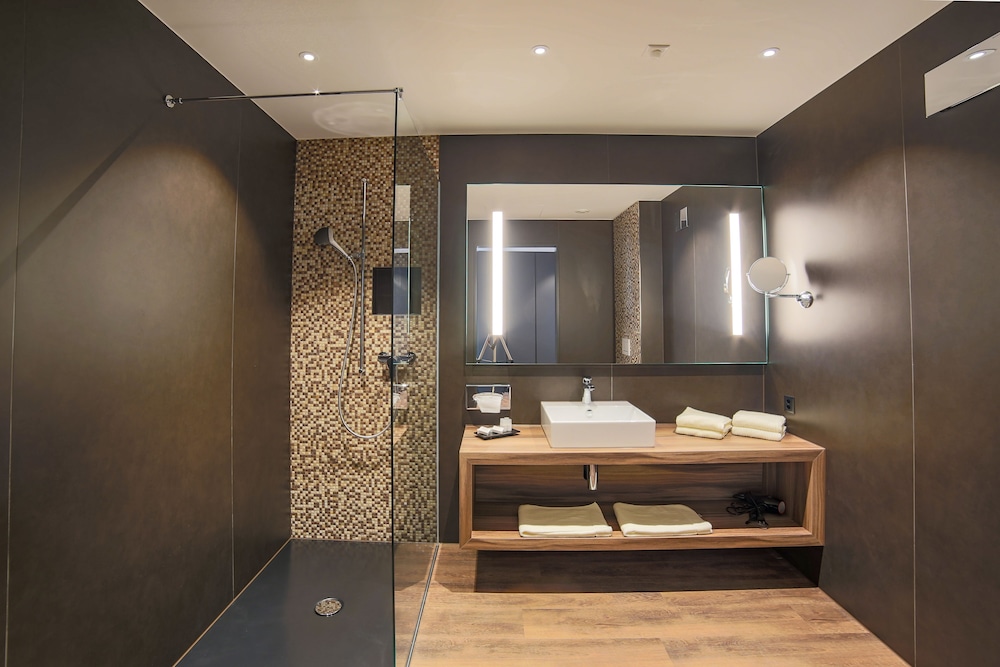 Standard Double or Twin Room - Photo 8