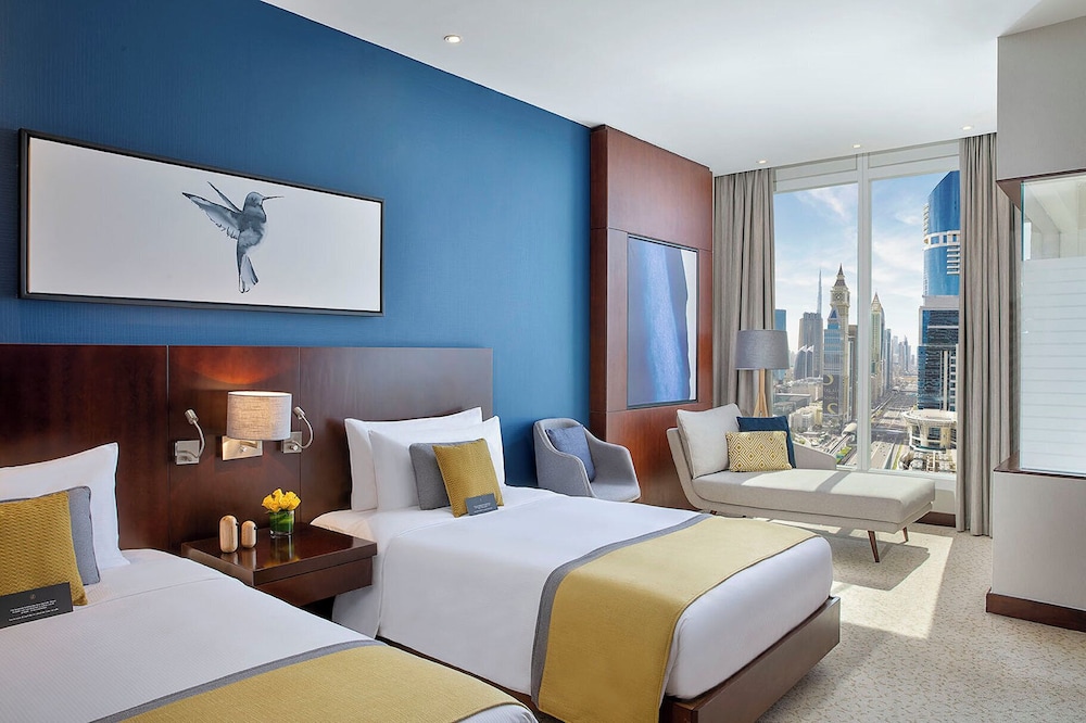 Club Room, 2 Twin Beds, City View thumbnail 5