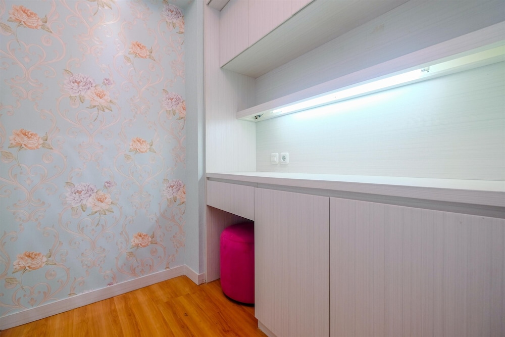 Room - Photo 8
