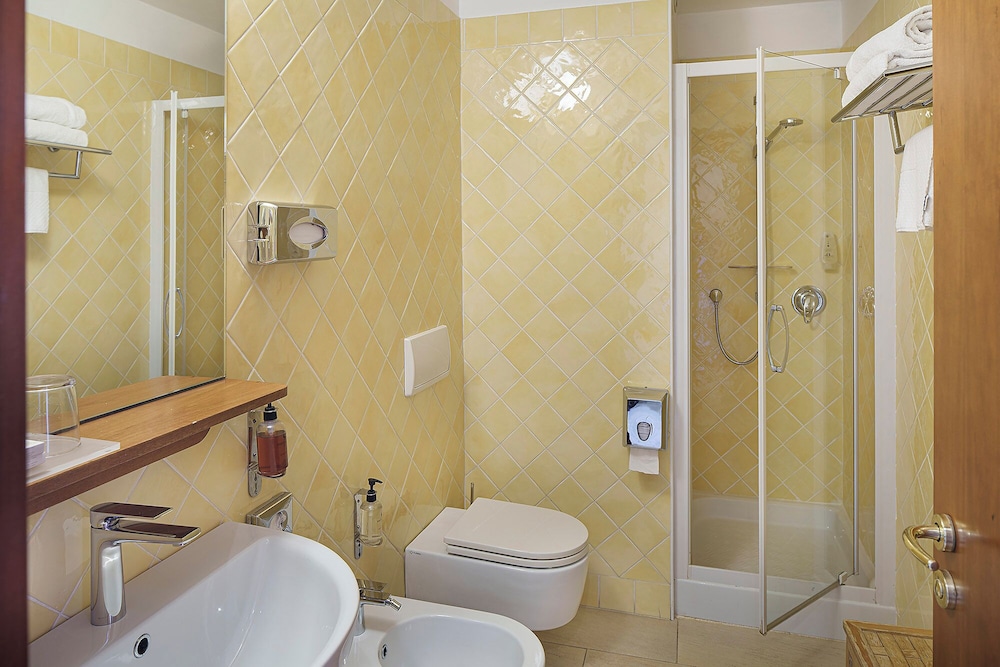 Classic Room, 1 Double or 2 Twin Beds - Photo 7