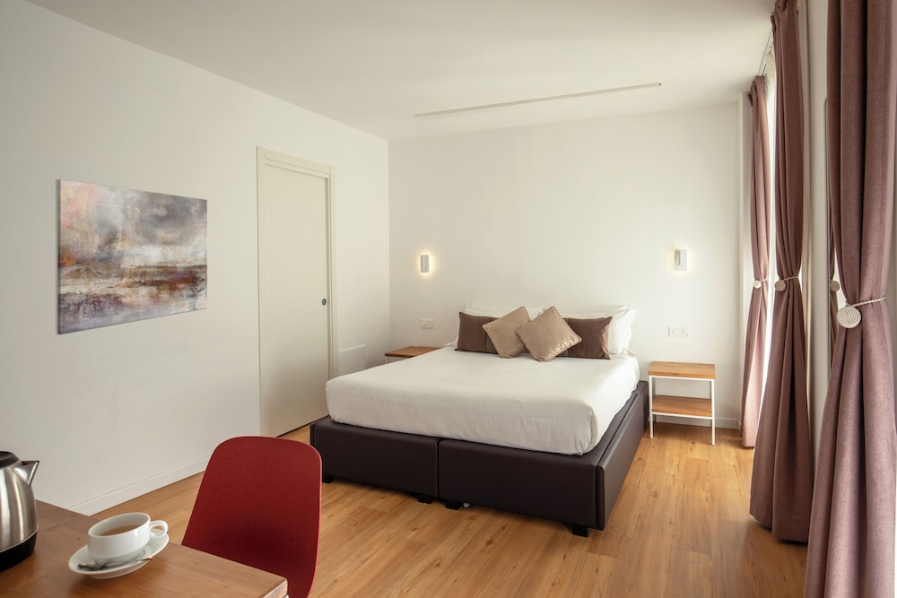 Superior Double or Twin Room photo 2