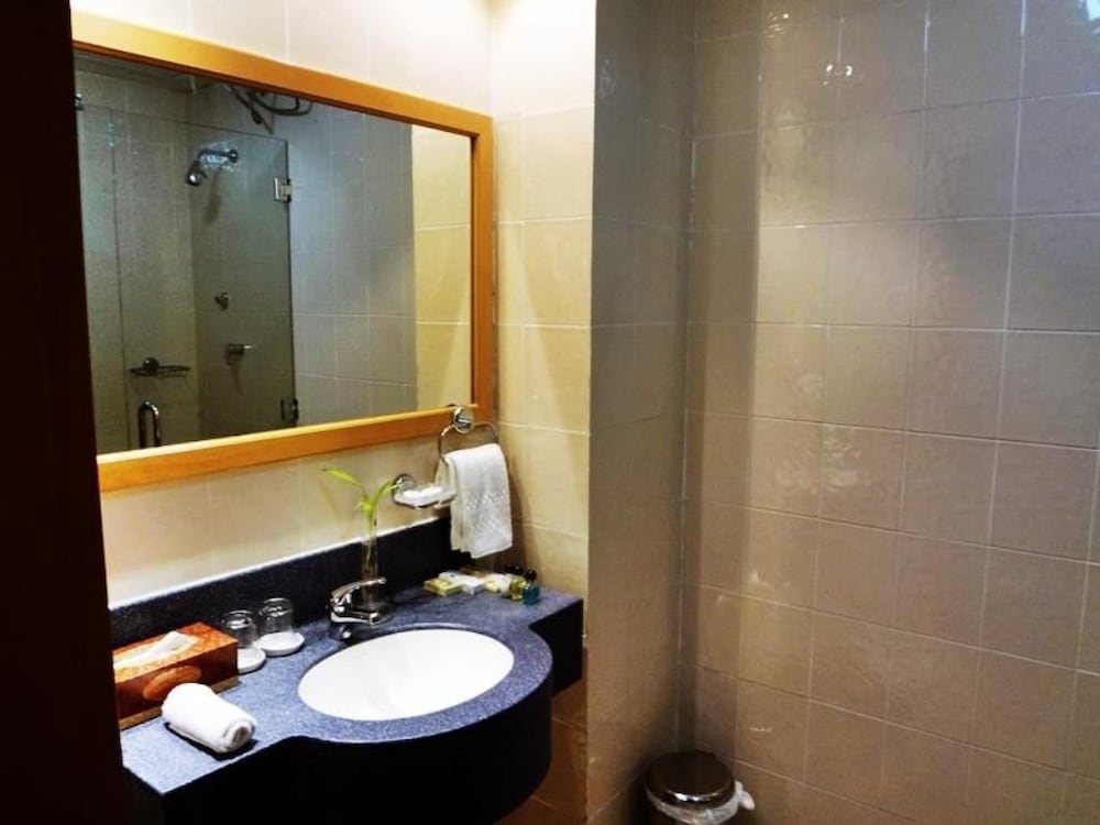 Executive Suite, 1 King Bed, Sea View, Oceanfront photo 3