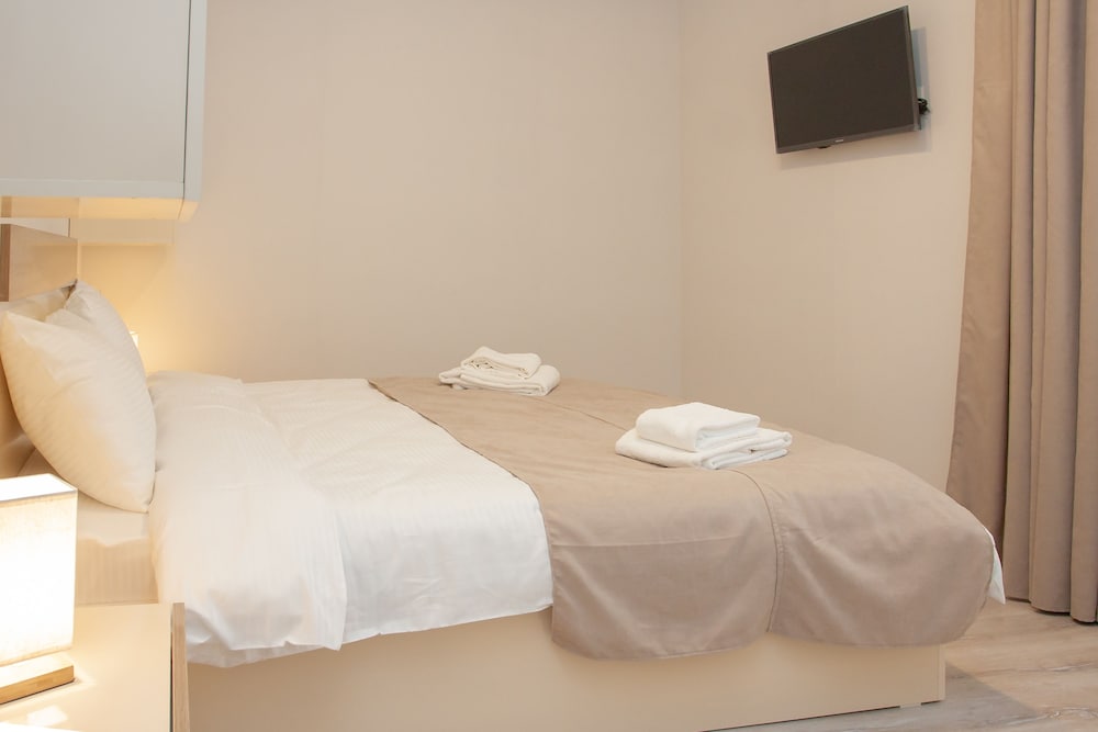 Deluxe Double Room, 1 Queen Bed photo 2