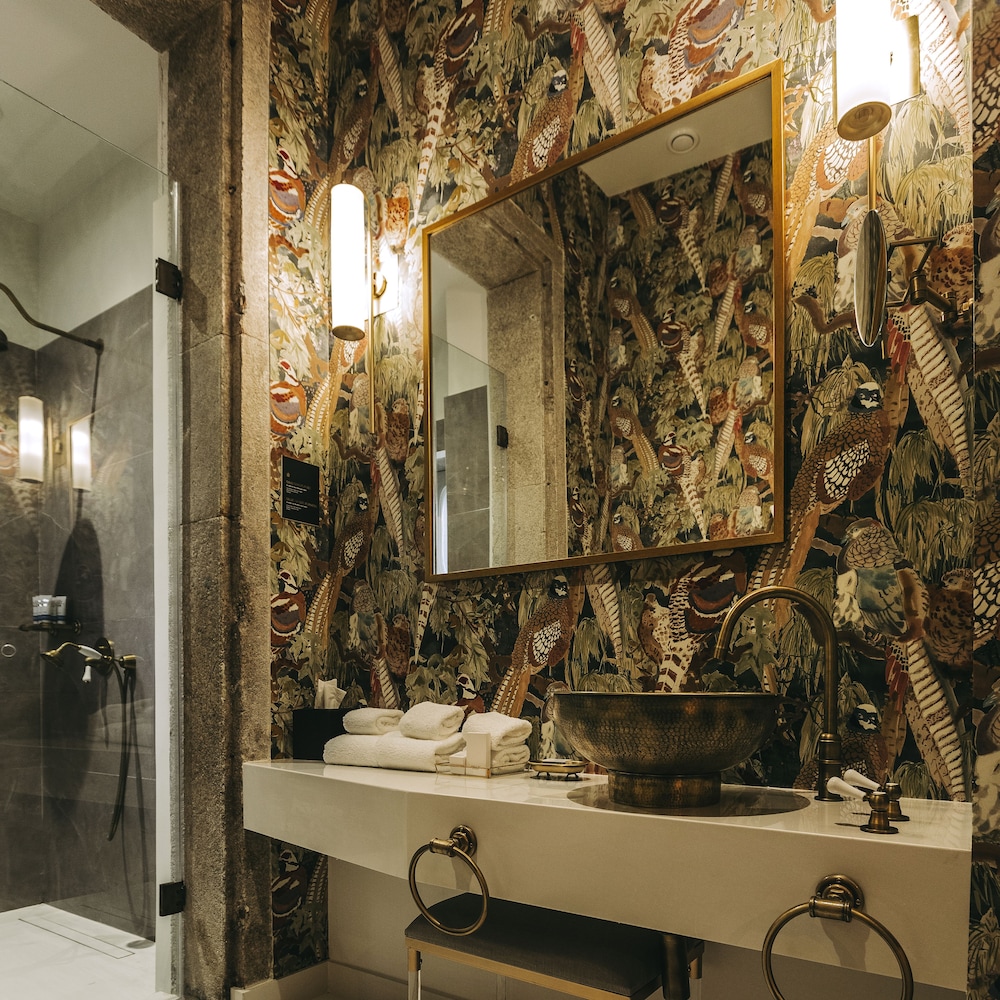 Deluxe Double Room, Bathtub - Photo 2