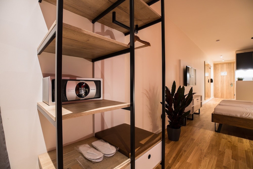 Basic Double Room, 1 King Bed, Non Smoking, City View