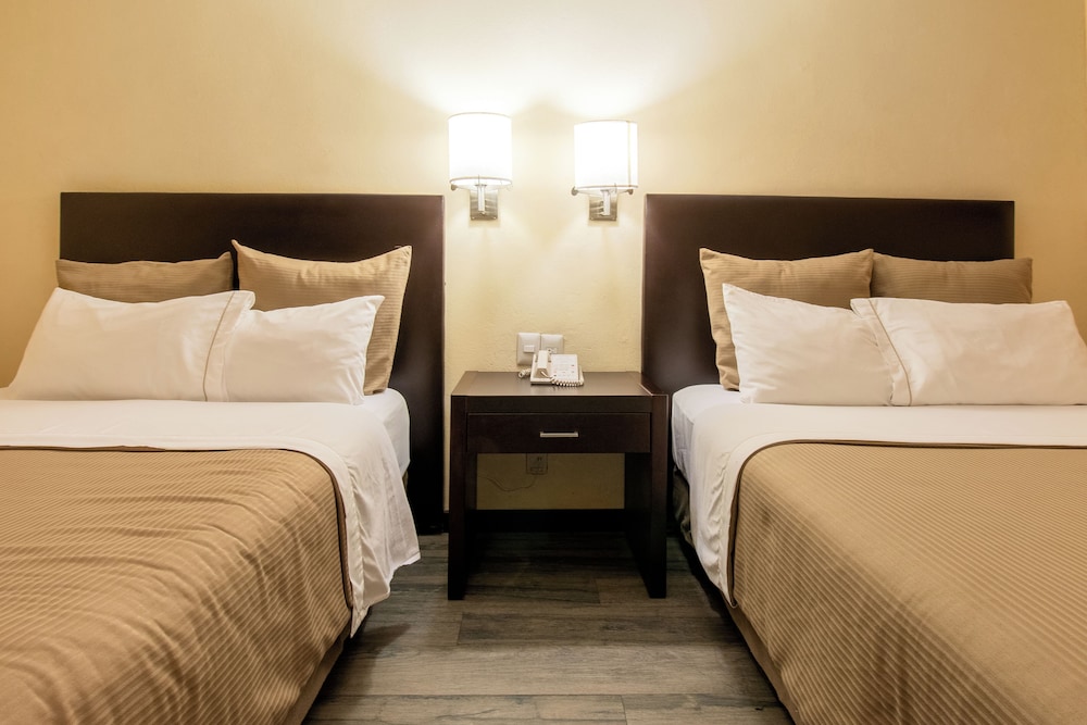 Standard Double Room, 2 Double Beds - Photo 7