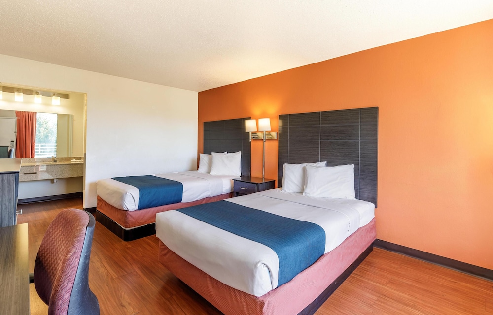 Deluxe Room, 2 Double Beds, Non Smoking, Refrigerator & Microwave photo 1