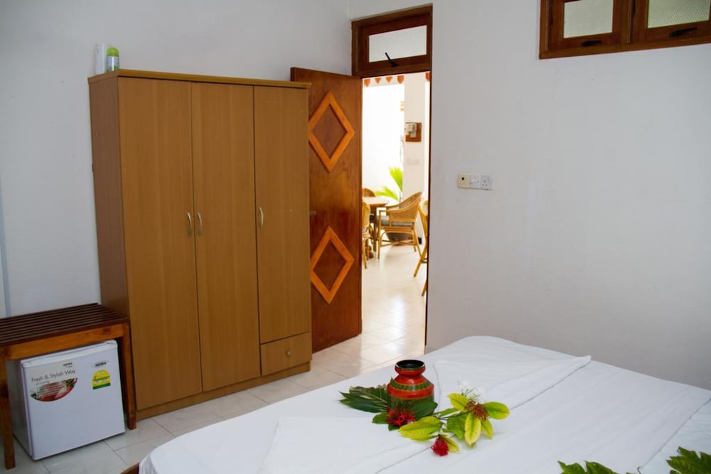 Standard Room, 1 King Bed photo 3