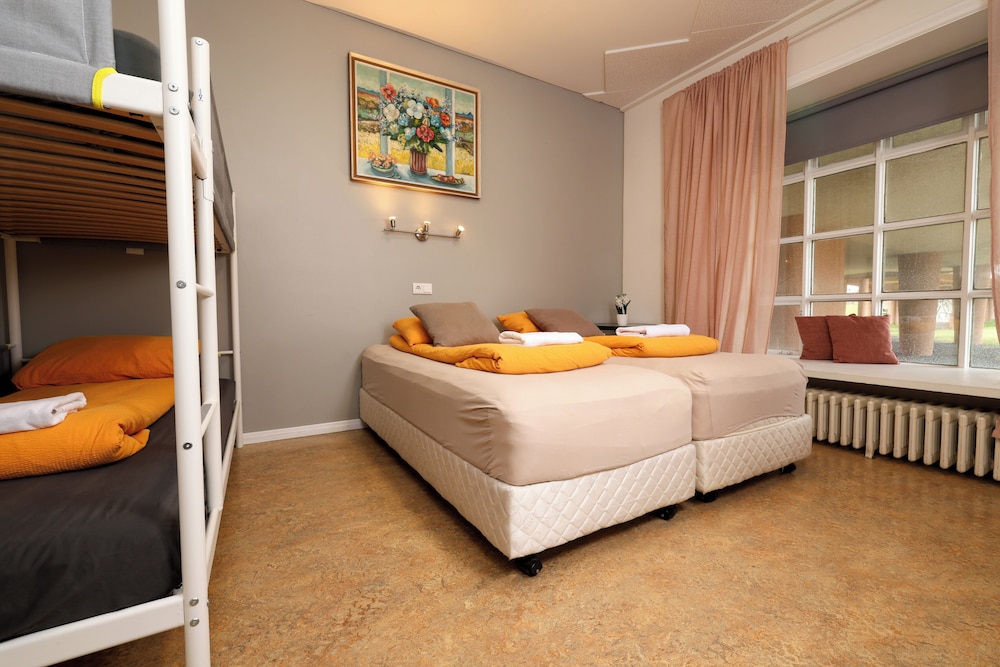 Quadruple Room with Shared Bathroom and Free Parking photo 2