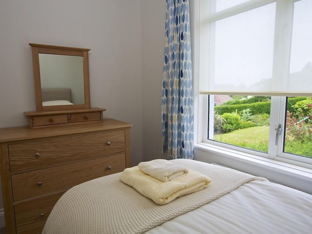 Premier Single Room, 1 King Bed, Non Smoking, Valley View photo 3