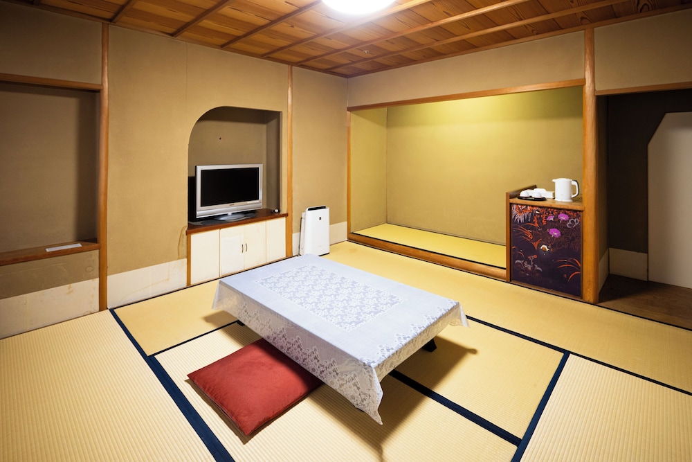 Japanese Style Room, Smoking photo 1
