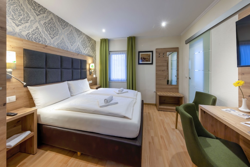Double Room (Queensize, Main Building)