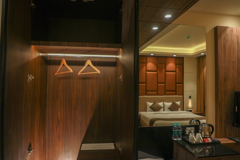Executive Room - Photo 9