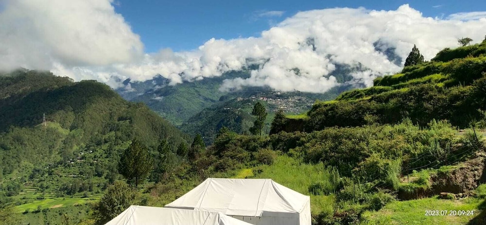 Deluxe Tent photo 1
