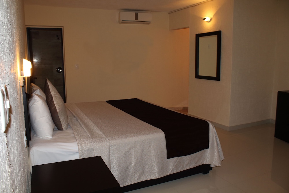 Standard Suite, 1 King Bed