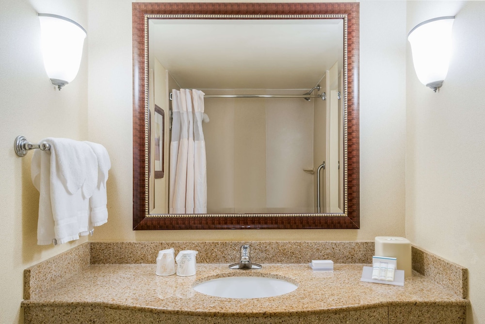 Suite, 1 Bedroom - Photo 1