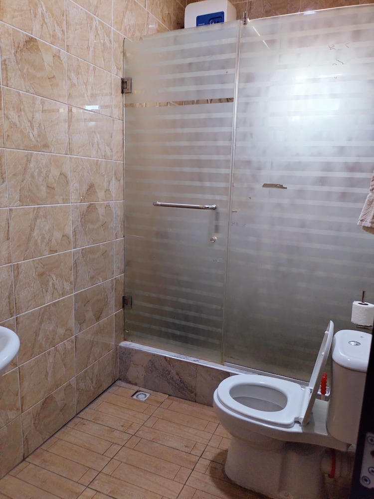 Executive Suite - Photo 5