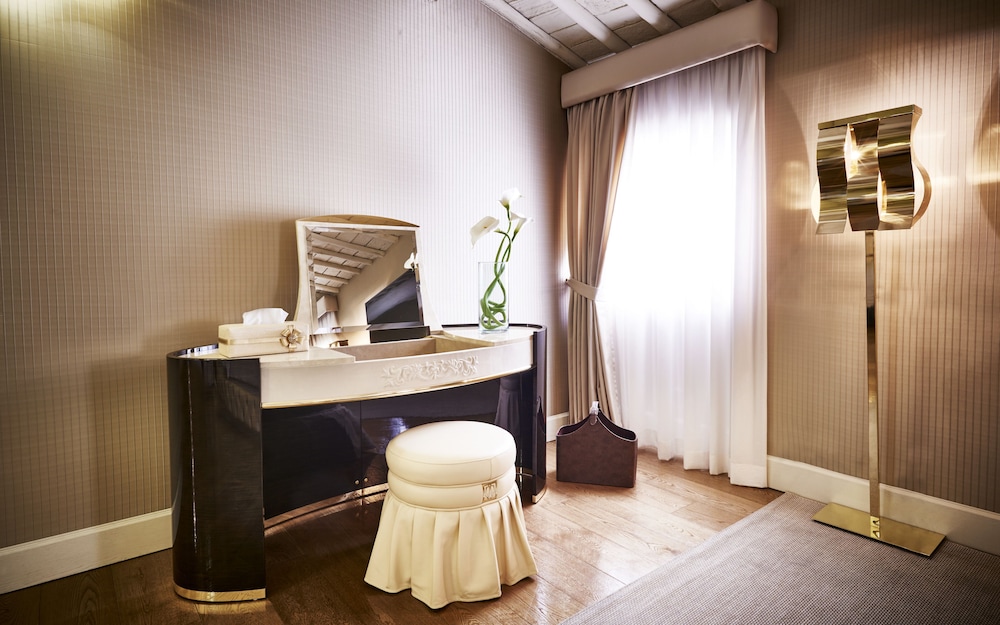 Junior Suite, 1 Bedroom, Annex Building - Photo 12