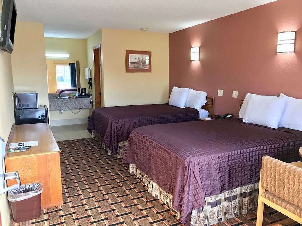 Room, 2 Double Beds, Smoking - Photo 1