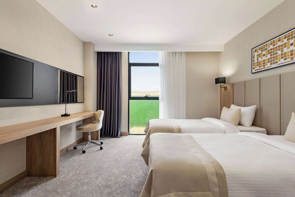 Room, 2 Twin Beds, City View - Photo 1