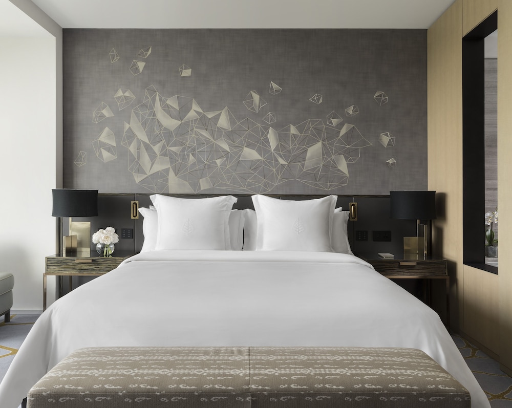 Executive Suite (Cityscape) Executive Suite (Cityscape)
