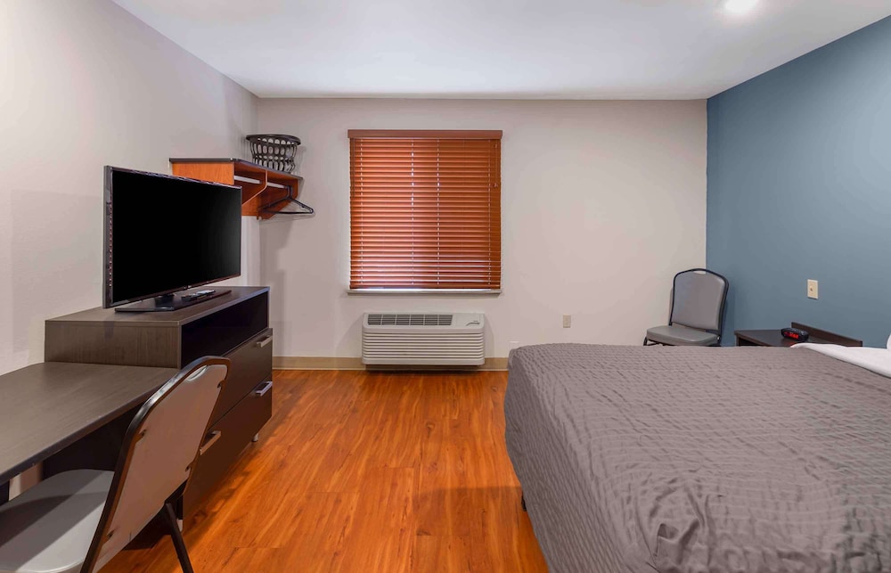 Standard Studio, 1 Double Bed, Non Smoking, Refrigerator & Microwave photo 3