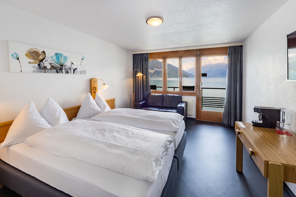 Twin Room with Lake View (incl. City Tax) photo 2