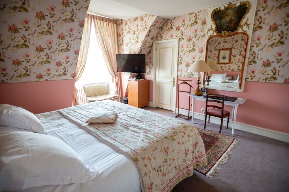 Deluxe Double Room, Ensuite, Garden View (Marguerite De Navarre ) - Photo 3
