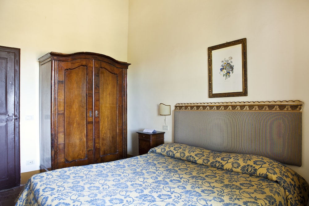 Basic Triple Room photo 1
