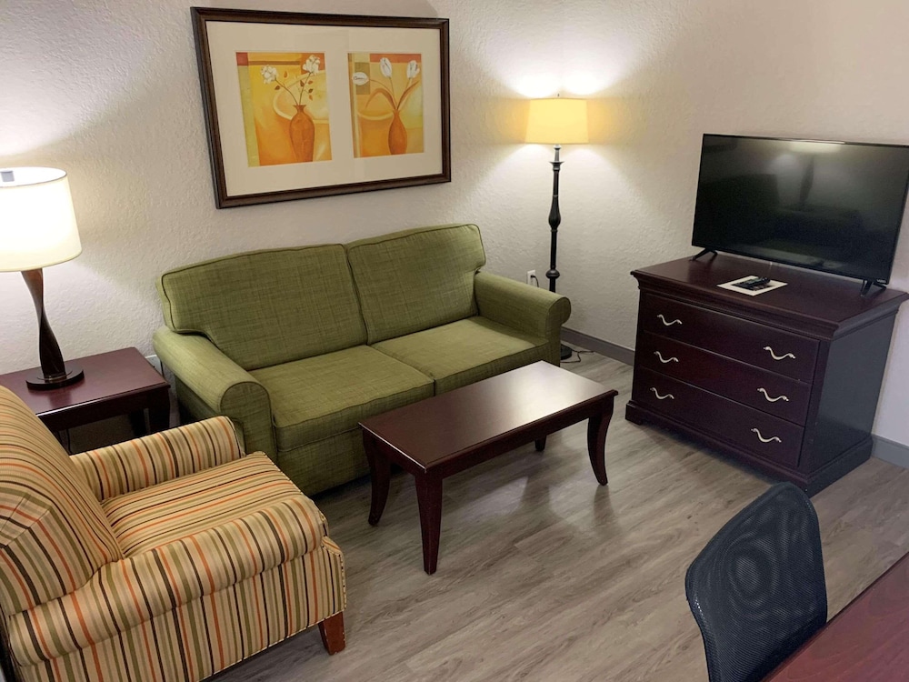 Suite, Multiple Beds, Non Smoking (2 Queenbed) - Photo 6