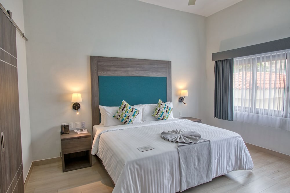 Double Room, Ensuite, Garden View (Habitacion Jardin) photo 3