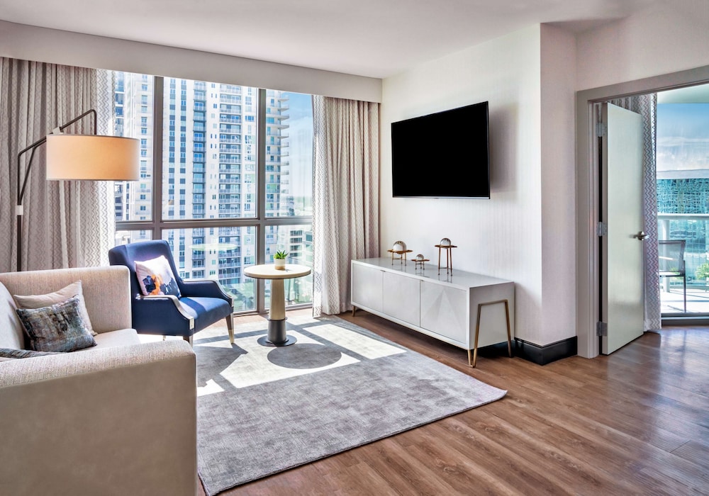Suite (Centric) - Photo 3