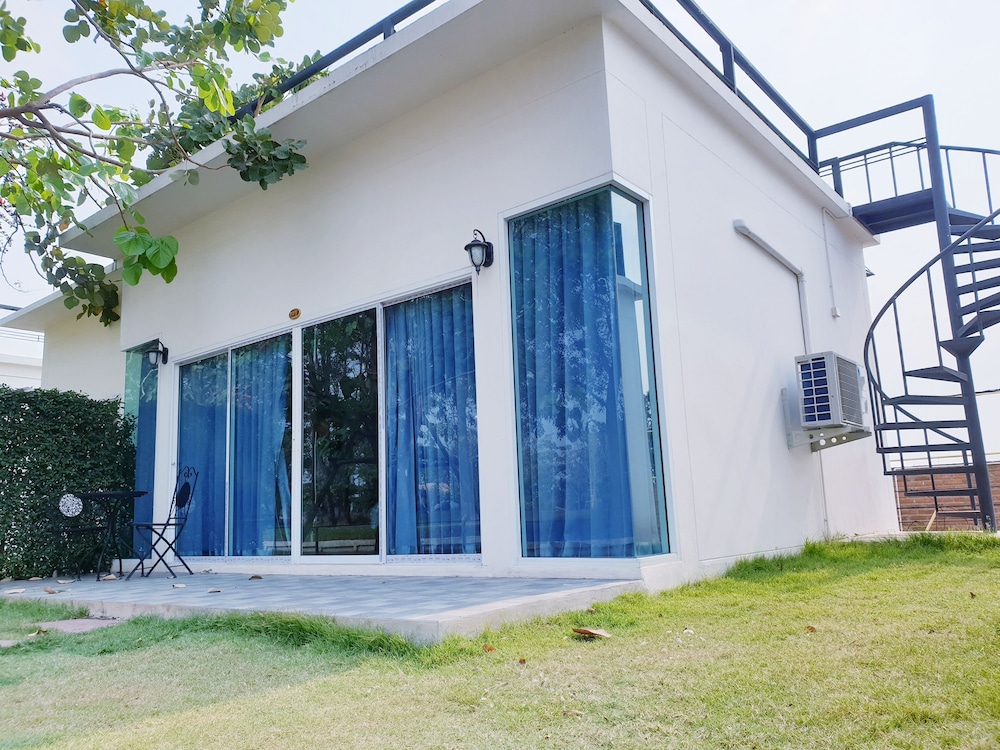 Premium House photo 2