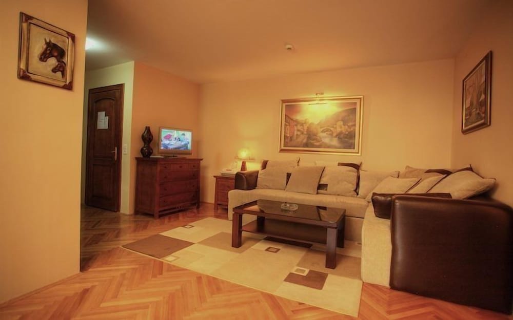 Family Apartment - Photo 3