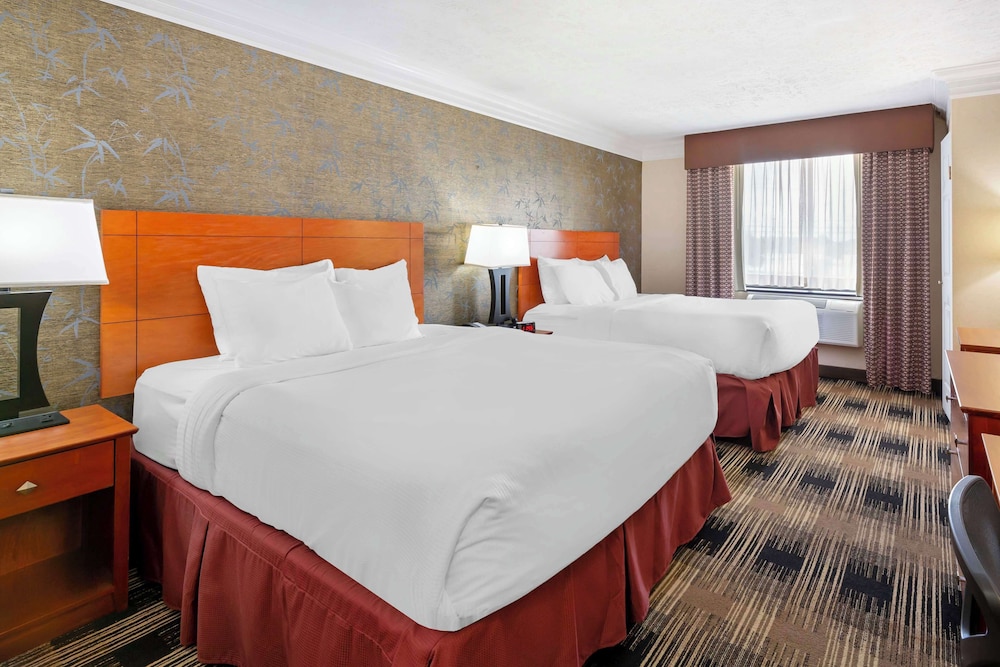 Standard Room, 2 Double Beds, Non Smoking, Refrigerator (Larger Room)