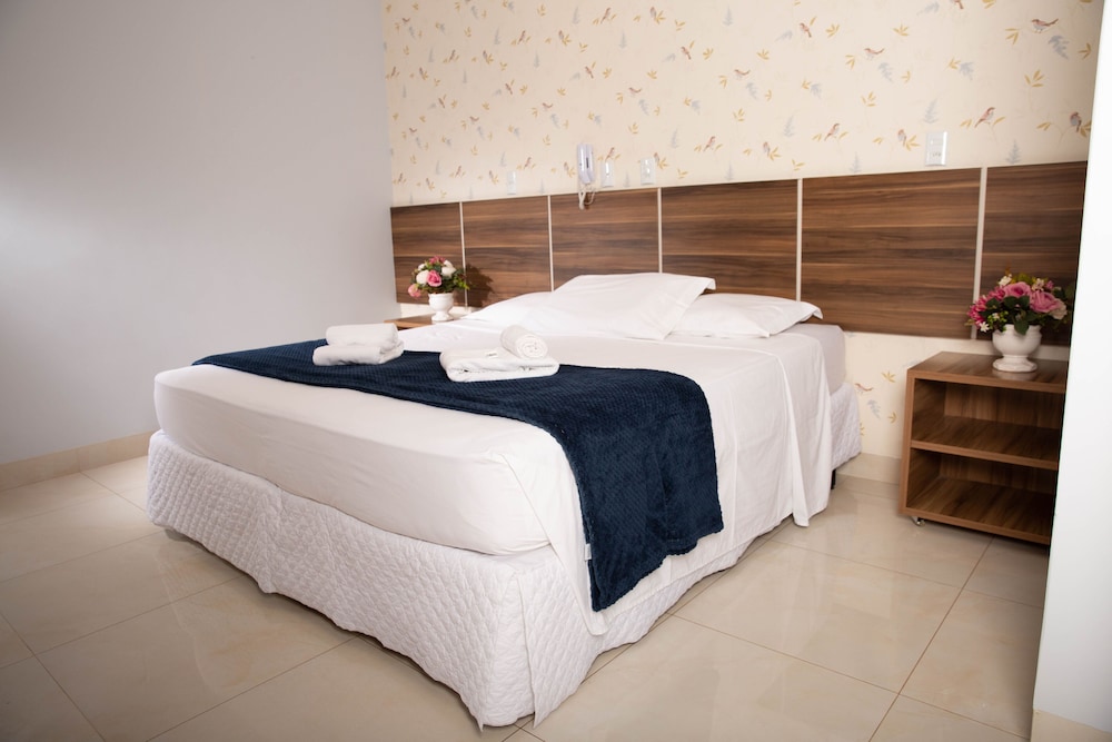 Deluxe Double Room, 1 King Bed photo 2