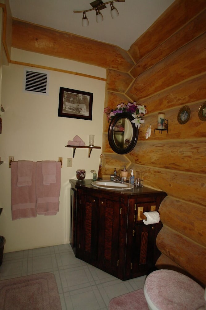 Deluxe Room, 1 Queen Bed, Mountain View photo 2