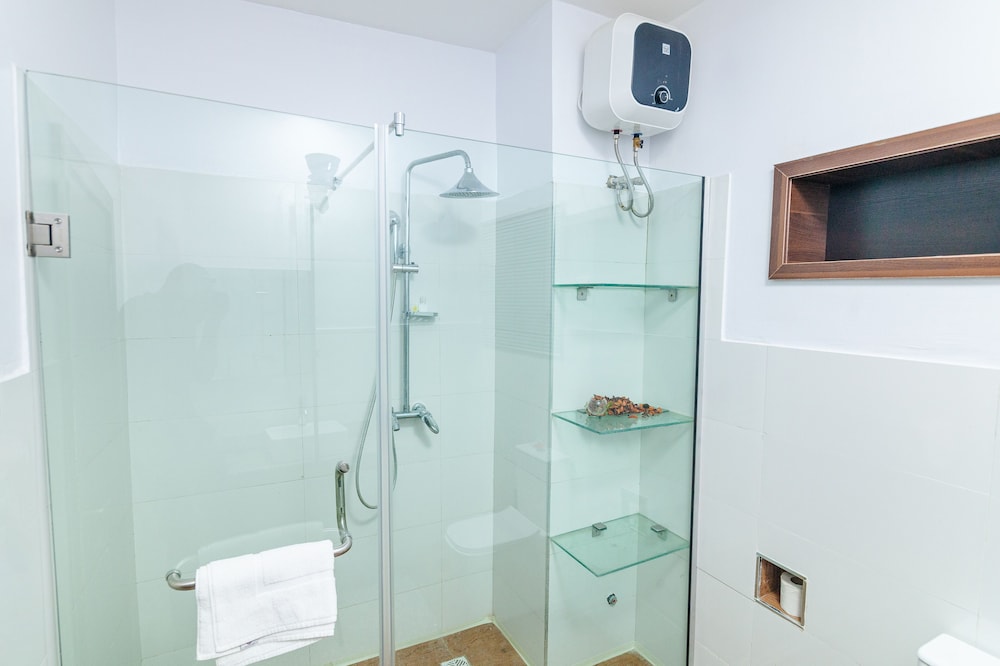 Executive Room - Photo 10