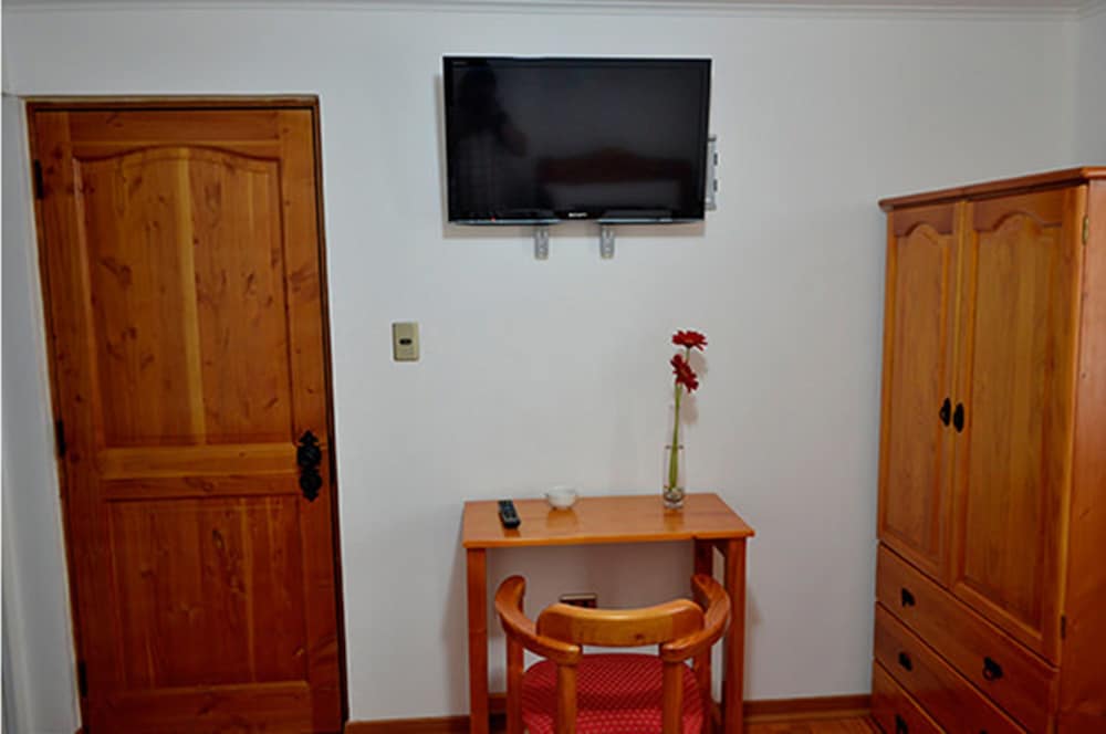Twin Room With Private Bathroom photo 2