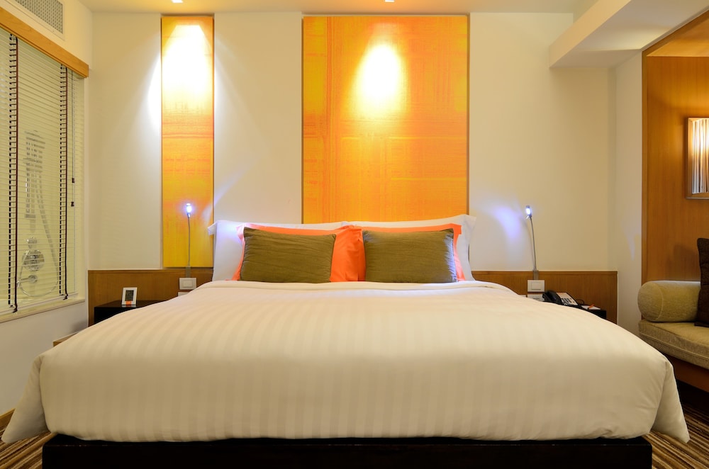 Premier Room, 1 King Bed (Enhance Privilege) photo 2