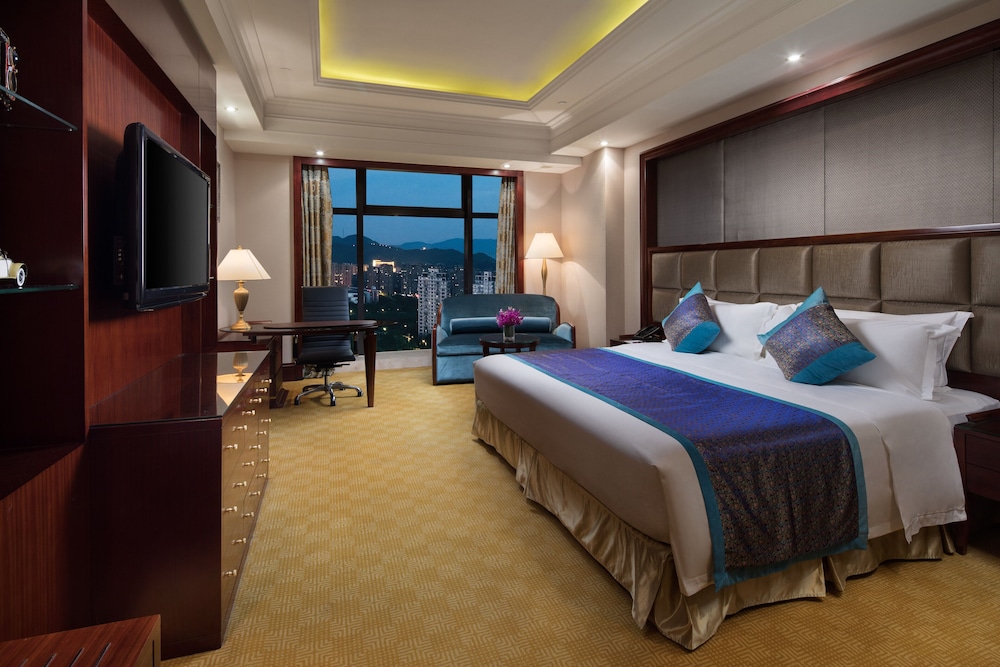 Premium Room, 1 King Bed, Club Lounge Access (Lounge Access)