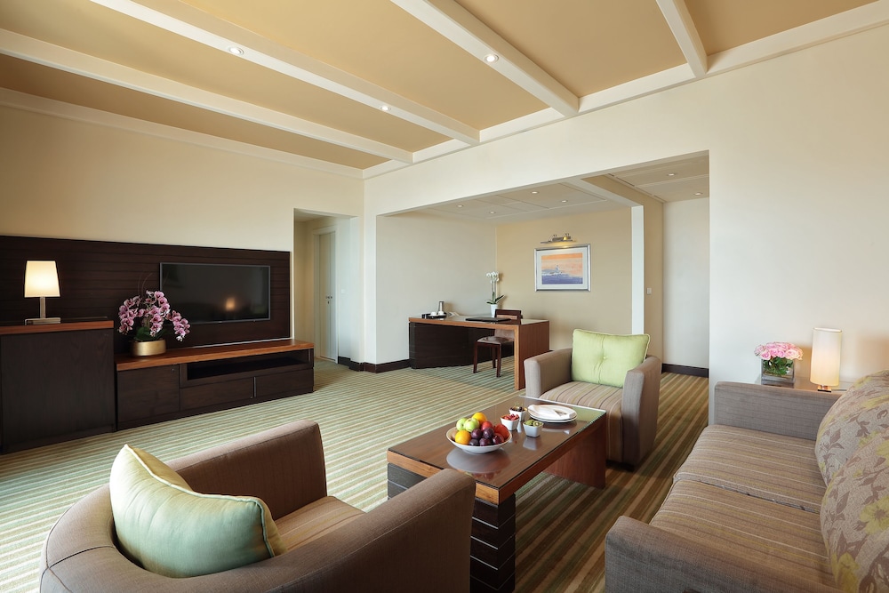 Junior Suite, 1 Queen Bed - Photo 6