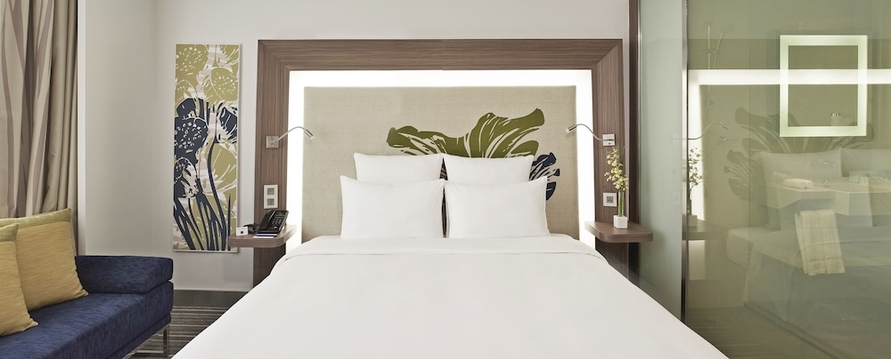 Superior Room, 1 King Bed photo 3