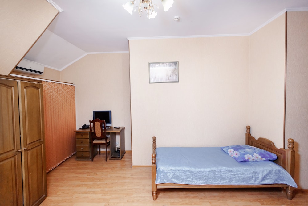 Basic Triple Room photo 2