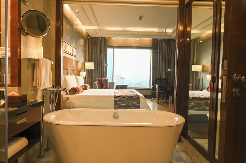 Standard Room, 1 King Bed, City View - Photo 8